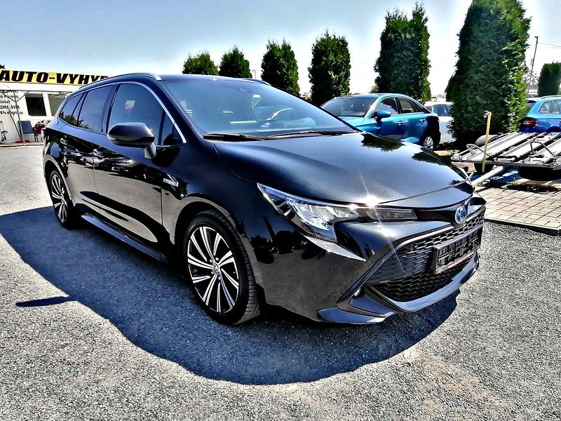 Toyota Corolla (2021) 2.0 Hybrid Style 112kW - fotka 3 z 30