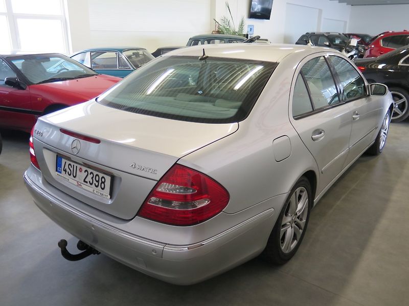 Mercedes-Benz Třídy E (2004) E320,LPG,tažné,klima,kůže,4mat - fotka 4 z 26
