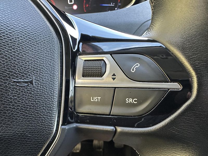 Peugeot 3008 (2018) 1.2/96kW *2.Maj *   - fotka 14 z 42