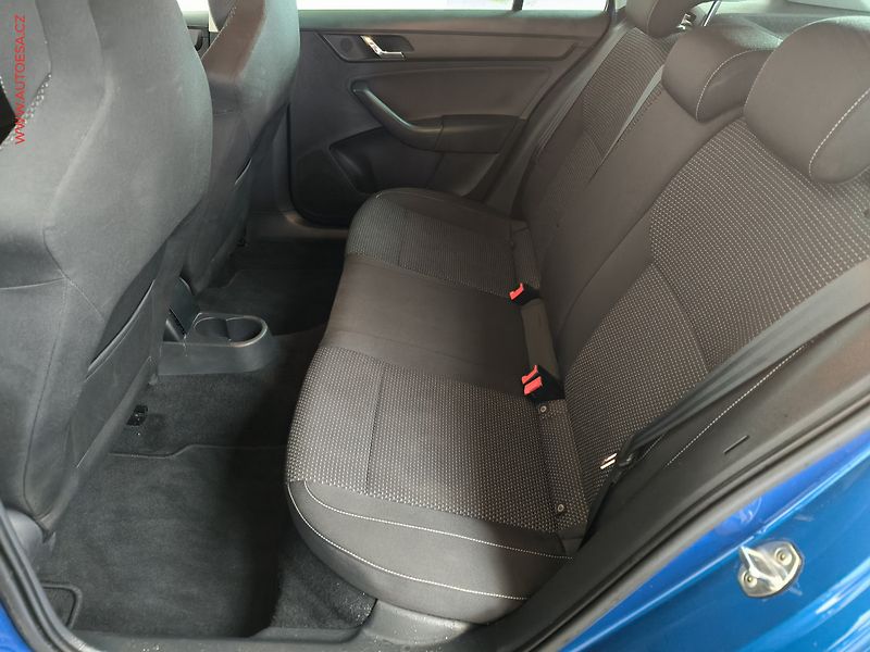 Škoda Rapid (2014) 1.6 TDi, Elegance, xenon - fotka 10 z 16