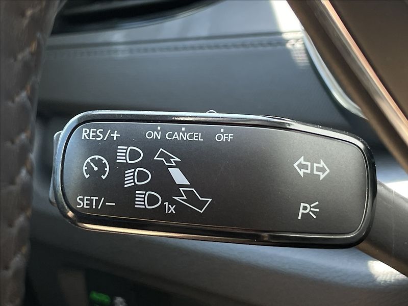 Škoda Octavia 2,0 TDI Combi Ambtion Plus LED - fotka 11 z 24