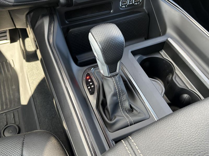 RAM 1500 (2024) Laramie 5.7 V8 HEMI LIFT - fotka 37 z 49