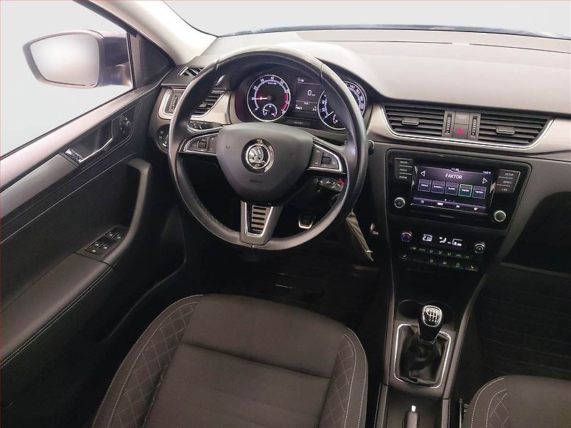 Škoda Rapid (2019) Spaceback 1.0 TSI, Xenony - fotka 7 z 17