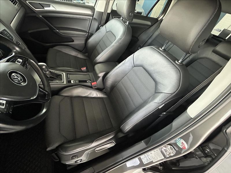 Volkswagen Golf 1,4   TSI 92kW,DSG,SERVISKA,ČR - fotka 21 z 26