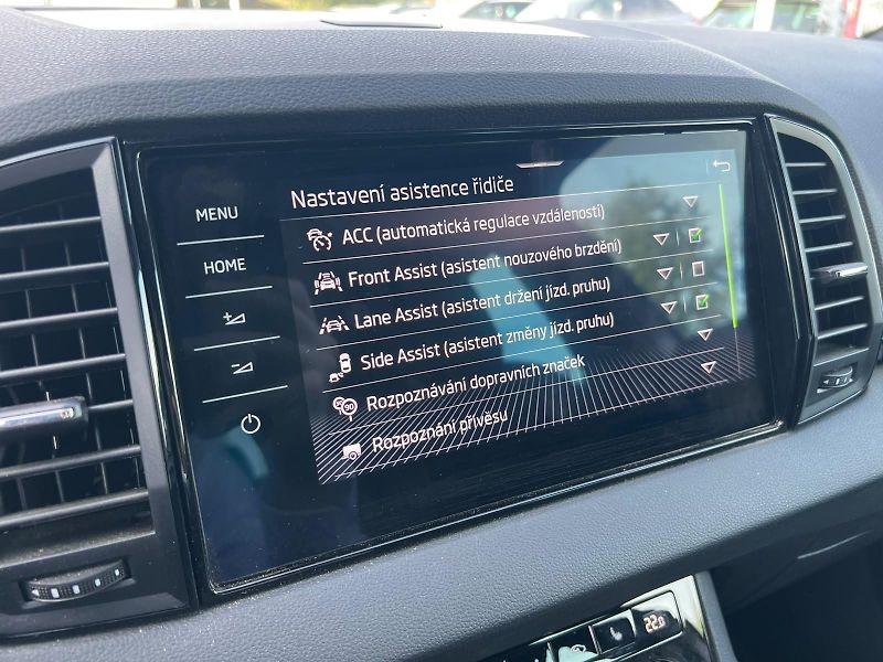 Škoda Karoq Sportline Exclusive 2,0 TDI 11 - fotka 15 z 30