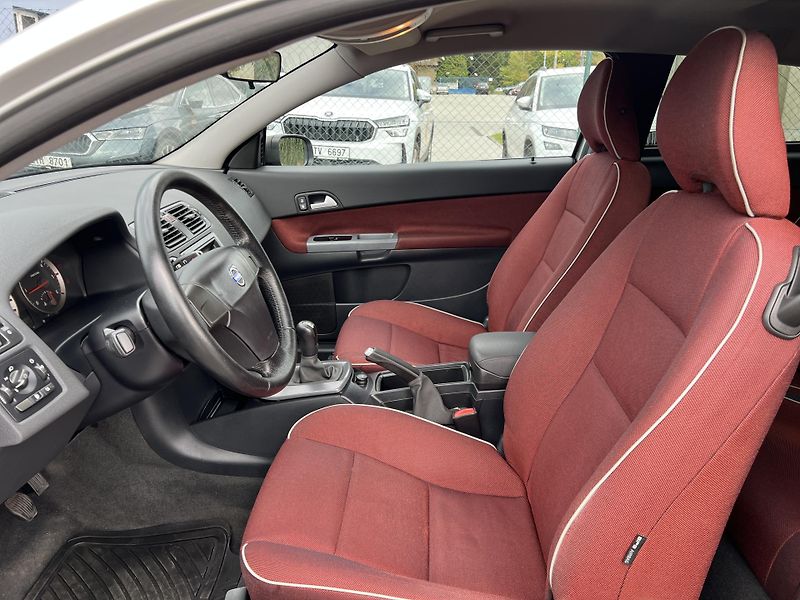 Volvo C30 1.6D ABS KLIMATIZACE TAŽNÉ - fotka 9 z 35
