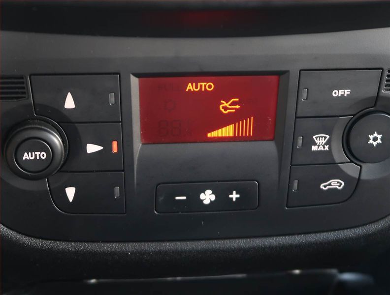 Opel Combo (2013) 1.6 CDTI, 5Míst, ČR - fotka 15 z 15