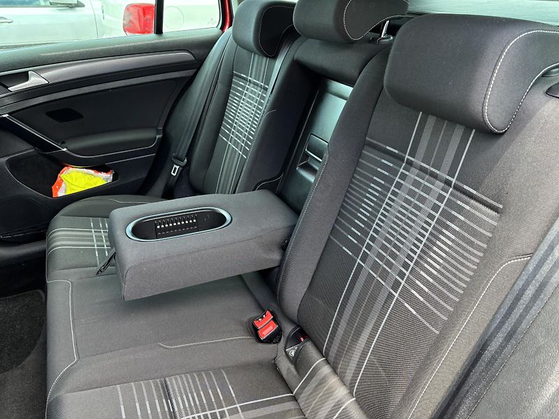 Volkswagen Golf 1.6 TDI 81KW VARIANT - fotka 11 z 23