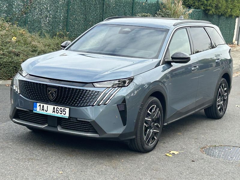 Peugeot 5008 (2025) ALLURE hybrid eDCS6 7míst 1maj - fotka 17 z 36
