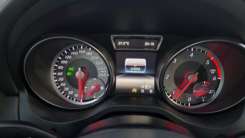 Mercedes-Benz GLA (2015)  220d 7G-DCT 4MATIC AMG Styl - fotka 23 z 31