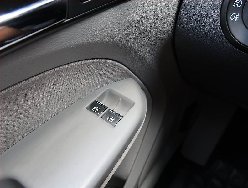 Volkswagen Caddy (2008) 1.4 i, 5Míst - fotka 16 z 16