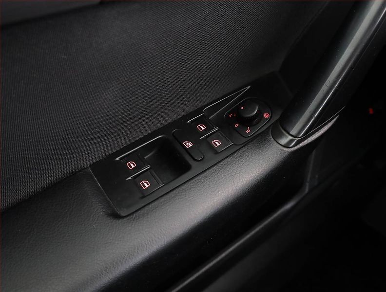 Volkswagen Passat (2014) 2.0 TDI, Automat, Xenony - fotka 15 z 17