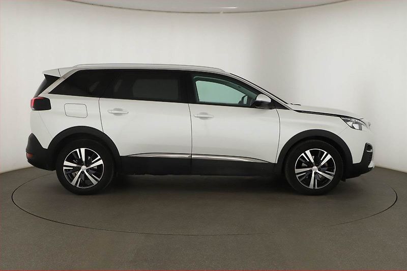 Peugeot 5008 (2019) PureTech 130 - fotka 6 z 15