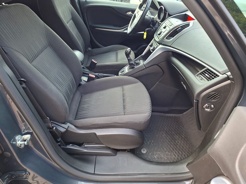 Opel Zafira (2013) TOURER 2.0CDTI 96kW -7.MÍST - fotka 24 z 41