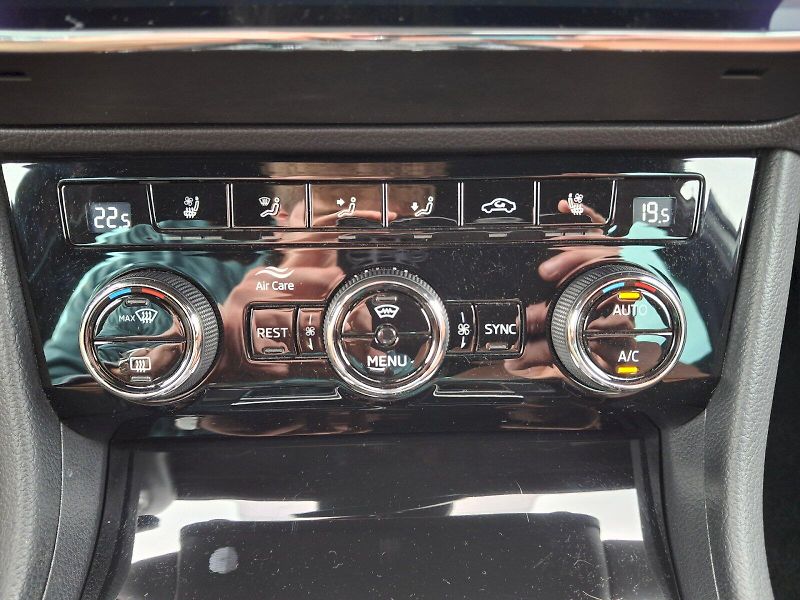 Škoda Superb (2023) Combi L&K DSG 2,0TDi 147kW - fotka 29 z 35