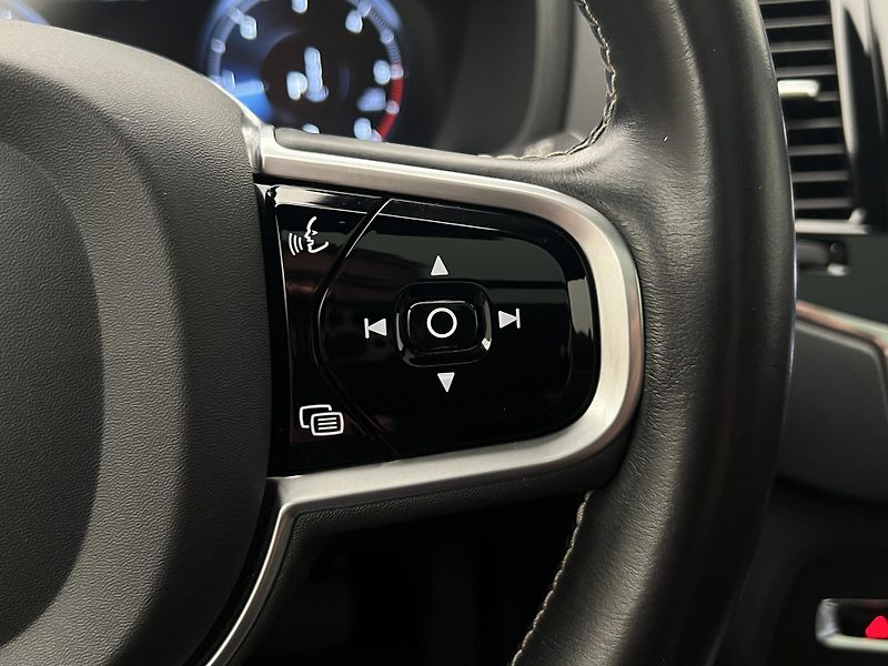 Volvo XC90 B5 AWD INSCRIPTION AUT 7 MÍST - fotka 27 z 50