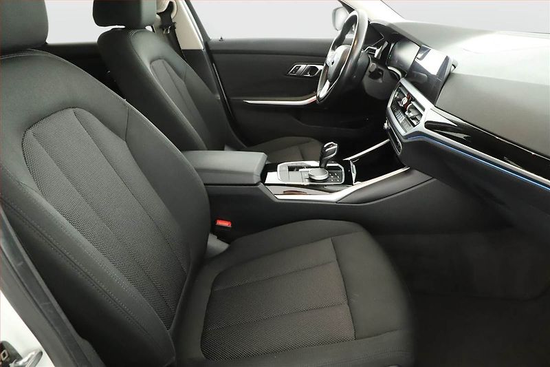 BMW Řada 3 (2019) 330 e - fotka 7 z 19