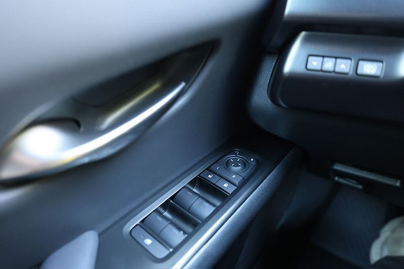 Lexus UX 300h 300H 2.0 HEV BUSINESS TECH - fotka 9 z 30