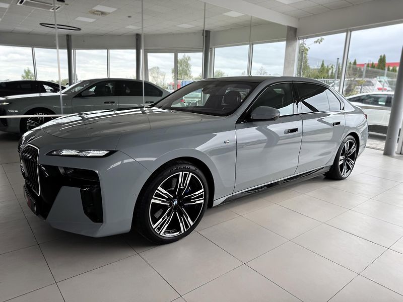 BMW i7 60 xDrive M-SPORT*Max.Výbava! - fotka 2 z 59