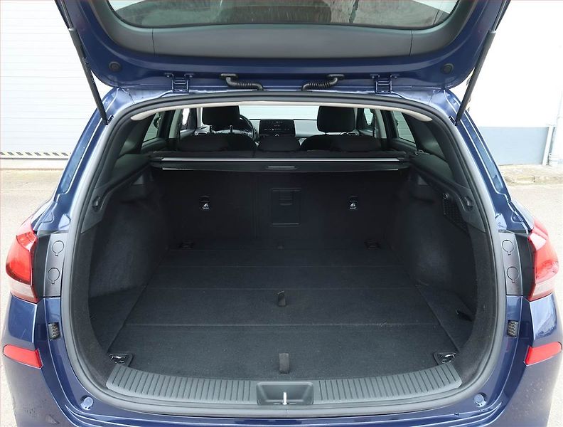 Hyundai i30 (2020) Family 1.5 T-GDI MHEV - fotka 14 z 22