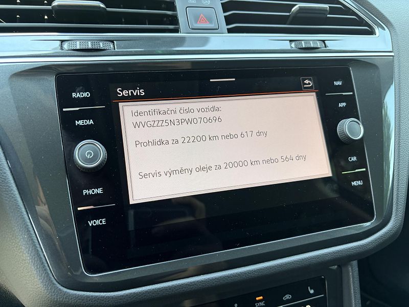 Volkswagen Tiguan 2.0TDI ELEGANCE DSG REZERVACE - fotka 44 z 63