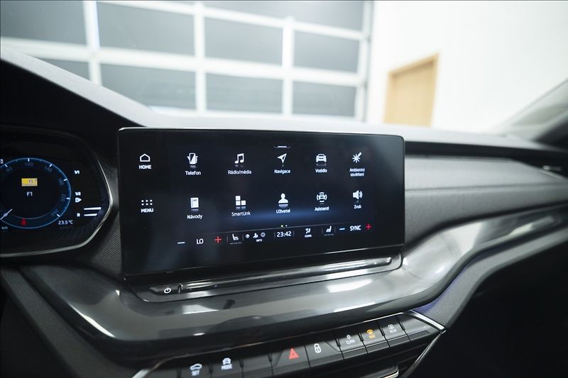 Škoda Octavia 2,0 TDI ČR KEYLESS VÝHŘEV ČR - fotka 30 z 39