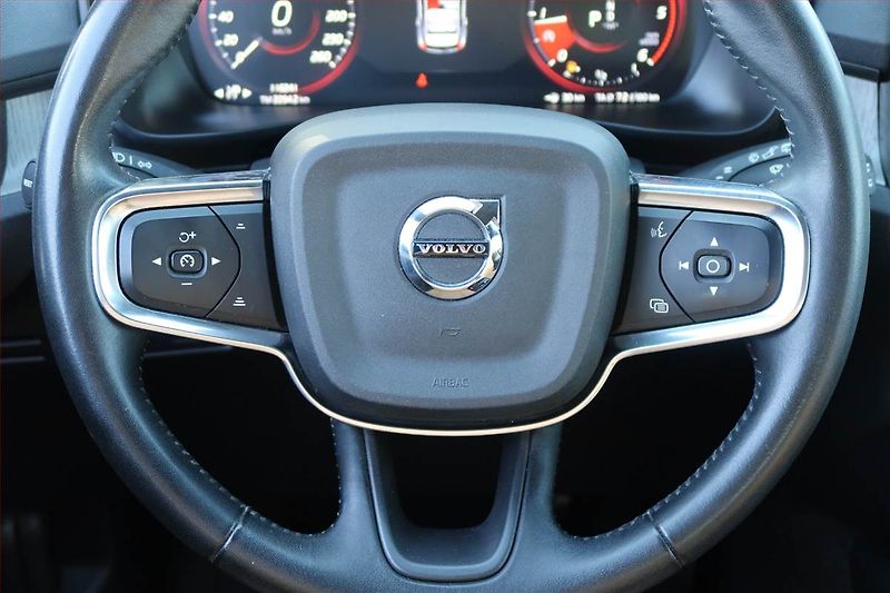 Volvo XC40 (2020) D3 AWD - fotka 18 z 22