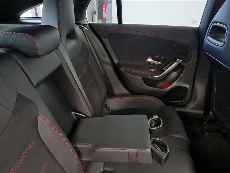 Mercedes-Benz CLA 200 Shooting Brake AMG Style E - fotka 20 z 22