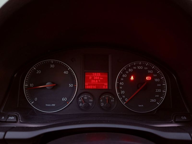 Volkswagen Golf 2.0 TDi, ČR - fotka 16 z 20
