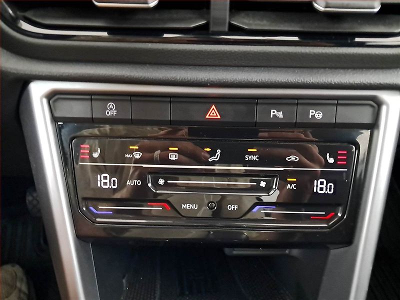 Volkswagen T-Roc (2025) 1.5 TSI - fotka 13 z 17