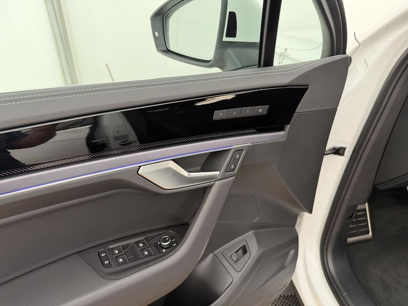 Volkswagen Touareg 3.0Tdi*1-MAJ*DPH*R-LINE*HUD* - fotka 10 z 49