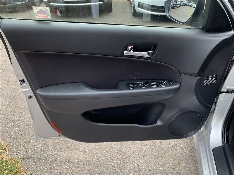 Hyundai i30 1,6 CRDI ČR - fotka 9 z 17