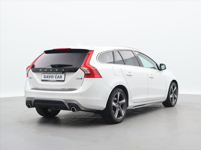 Volvo V60 2.4 D6 162kW R-Design Aut. DPH - fotka 7 z 37
