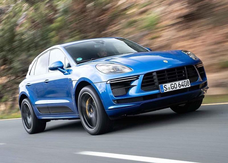 Lamborghini Urus. 0-100 km/h za 3,6 s. Maximální rychlost 305 km/h. Cena: 183 683 eur bez DPH.