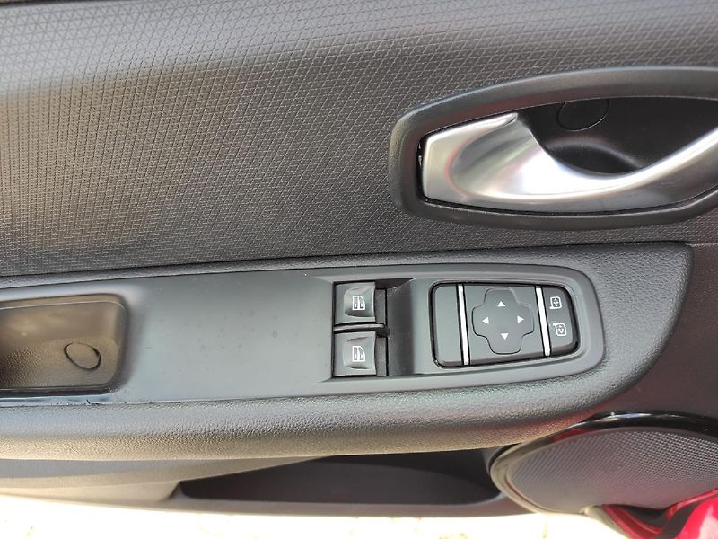 Renault Clio (2020) combi 0,9 TCe 76k  MAN5 - fotka 28 z 32