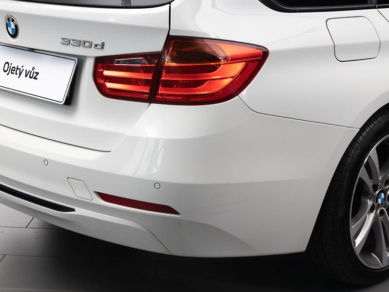 BMW Řada 3 330d xDrive Touring - fotka 9 z 22
