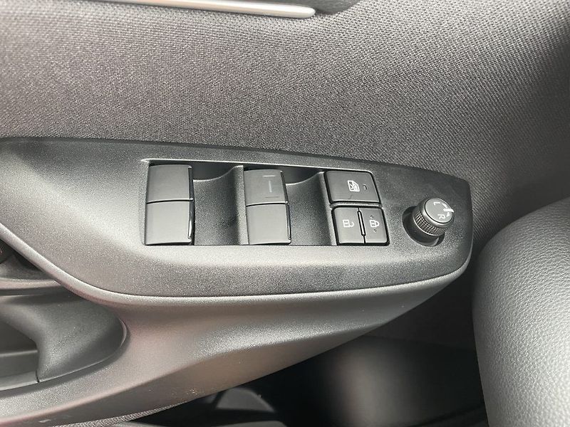 Toyota Yaris 1.5 Hybrid Style ODBĚR ihned - fotka 26 z 27