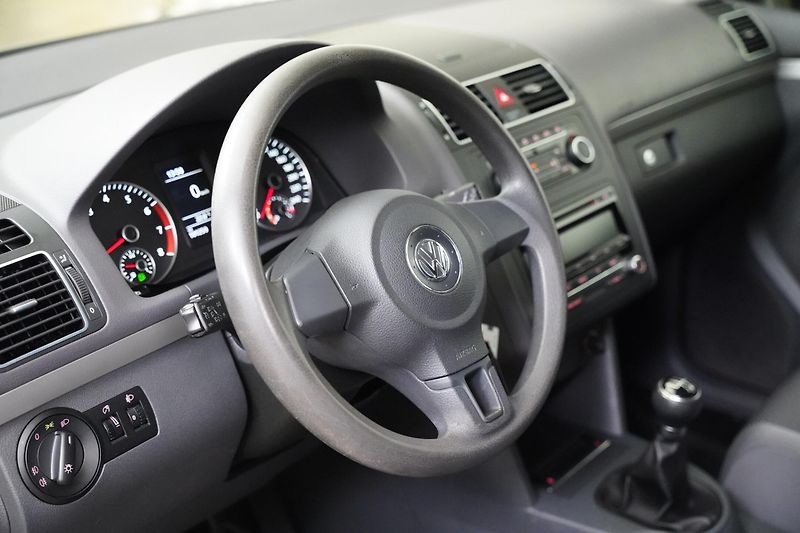 Volkswagen Touran - fotka 14 z 21