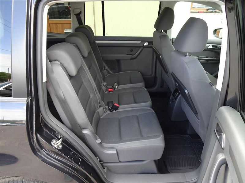 Volkswagen Touran 2,0 TDI 103kW 7.MÍST - fotka 28 z 55