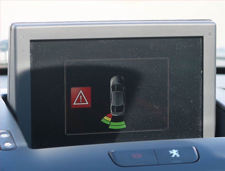 Peugeot 5008 (2013) 1.6 HDi, Automat, 7 míst - fotka 19 z 21