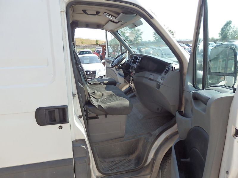 Iveco Daily 2.3 D ABS, KLIMATIZACE - fotka 11 z 14