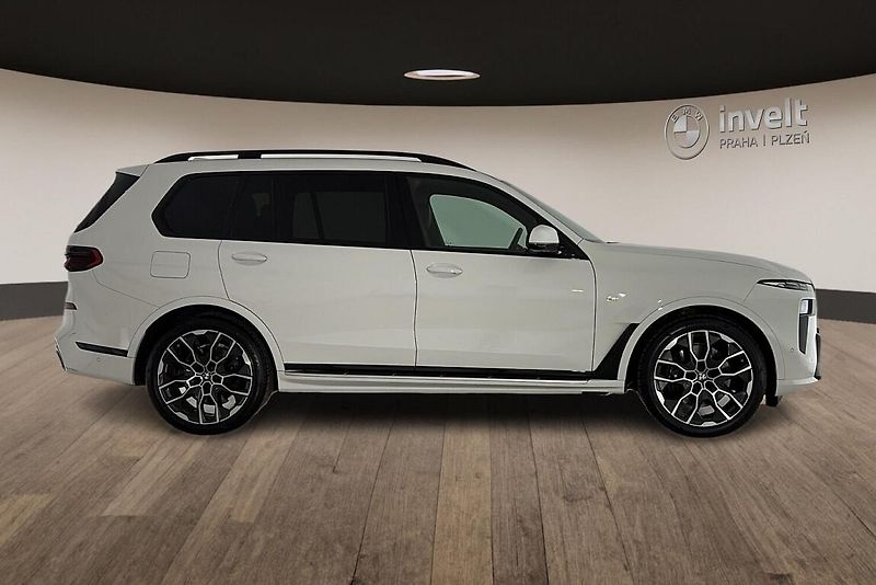 BMW X7 xDrive40d - fotka 2 z 28