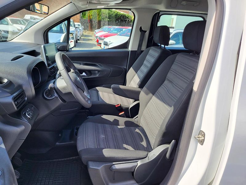 Opel Combo LIFE 1.5 CDTi 96kW L2 7-míst - fotka 7 z 45