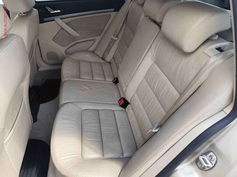 Škoda Octavia (2006) 1.9TDi, ČR, AC, park.čidla - fotka 9 z 17