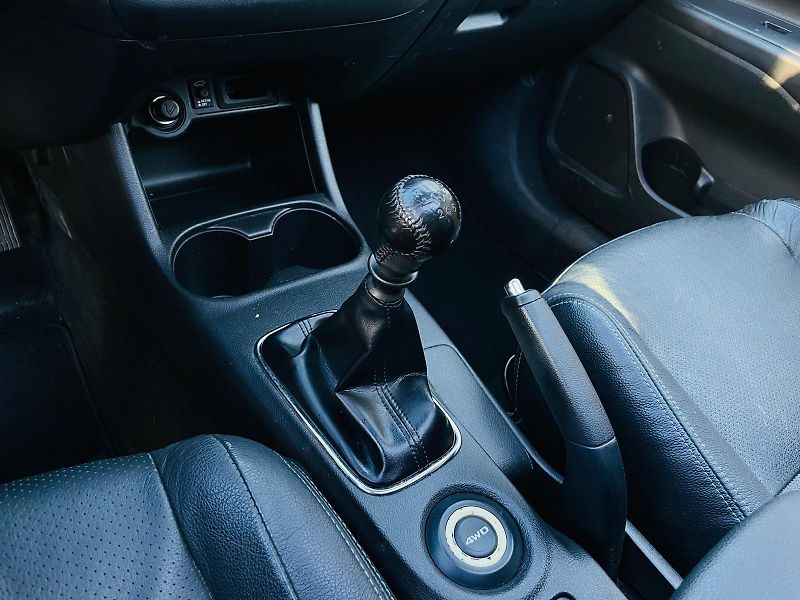 Mitsubishi Outlander 2.2D 4x4 7MÍST KAMERA SERVISKA - fotka 44 z 50