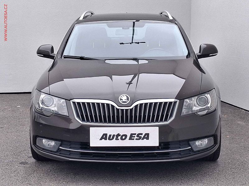 Škoda Superb (2015) 2.0 TDi, Elegance, +kola - fotka 2 z 20