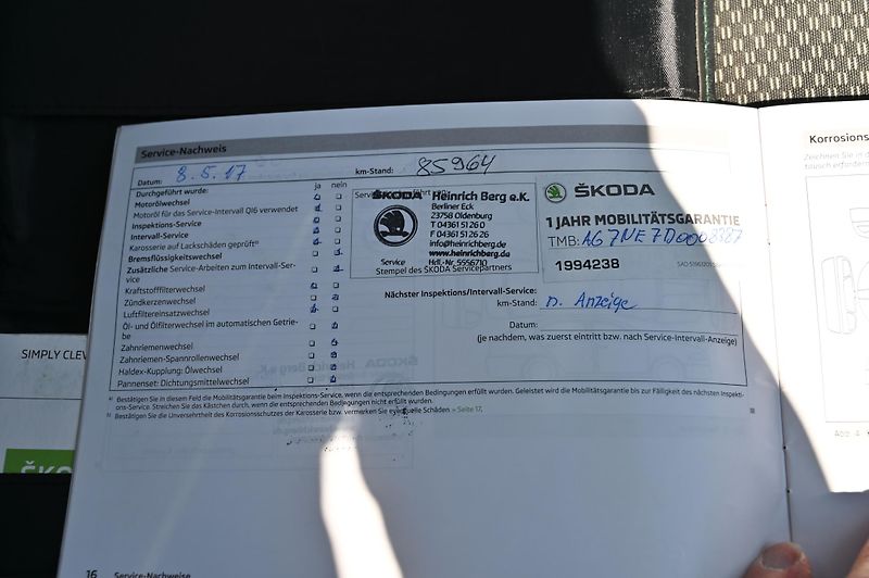 Škoda Octavia 1.6TDI 77KW Ambition rezervace - fotka 46 z 49