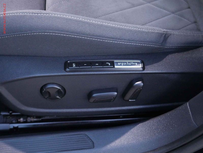 Volkswagen Golf (2021) 1.5TSi, ČR, DSG, LED - fotka 19 z 19
