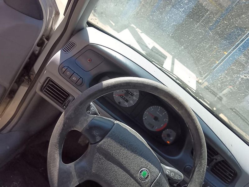 Škoda Felicia (1999) 1,6  55 kw - fotka 5 z 11