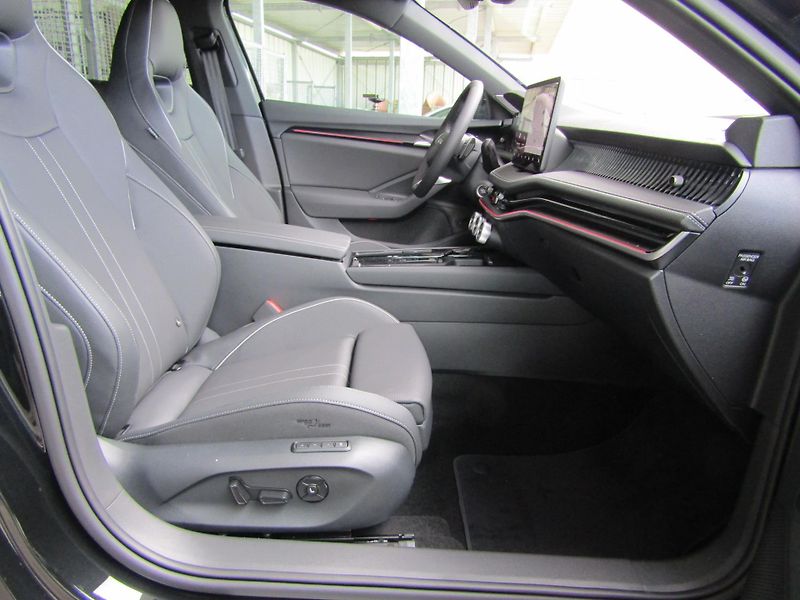 Škoda Superb (2026) Sportline 2.0 TDI 142 kW DSG 4 - fotka 20 z 30